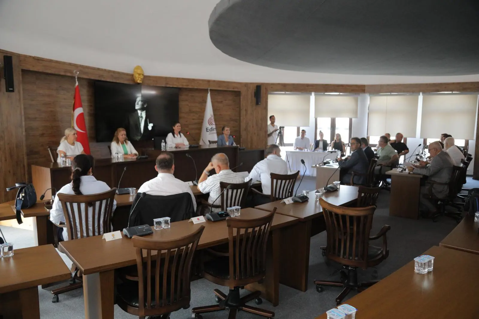 BAŞKAN GENCAN: “GELİRLERİMİZİ GİDERLERİMİZDEN YÜKSEK HALE GETİRDİK” galeri görseli